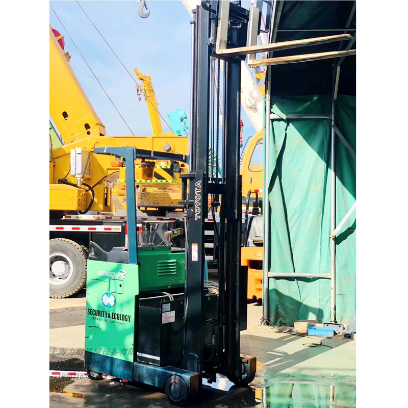 包郵原裝進(jìn)口二手電動叉車豐田0.9噸前移式全電動搬運(yùn)車