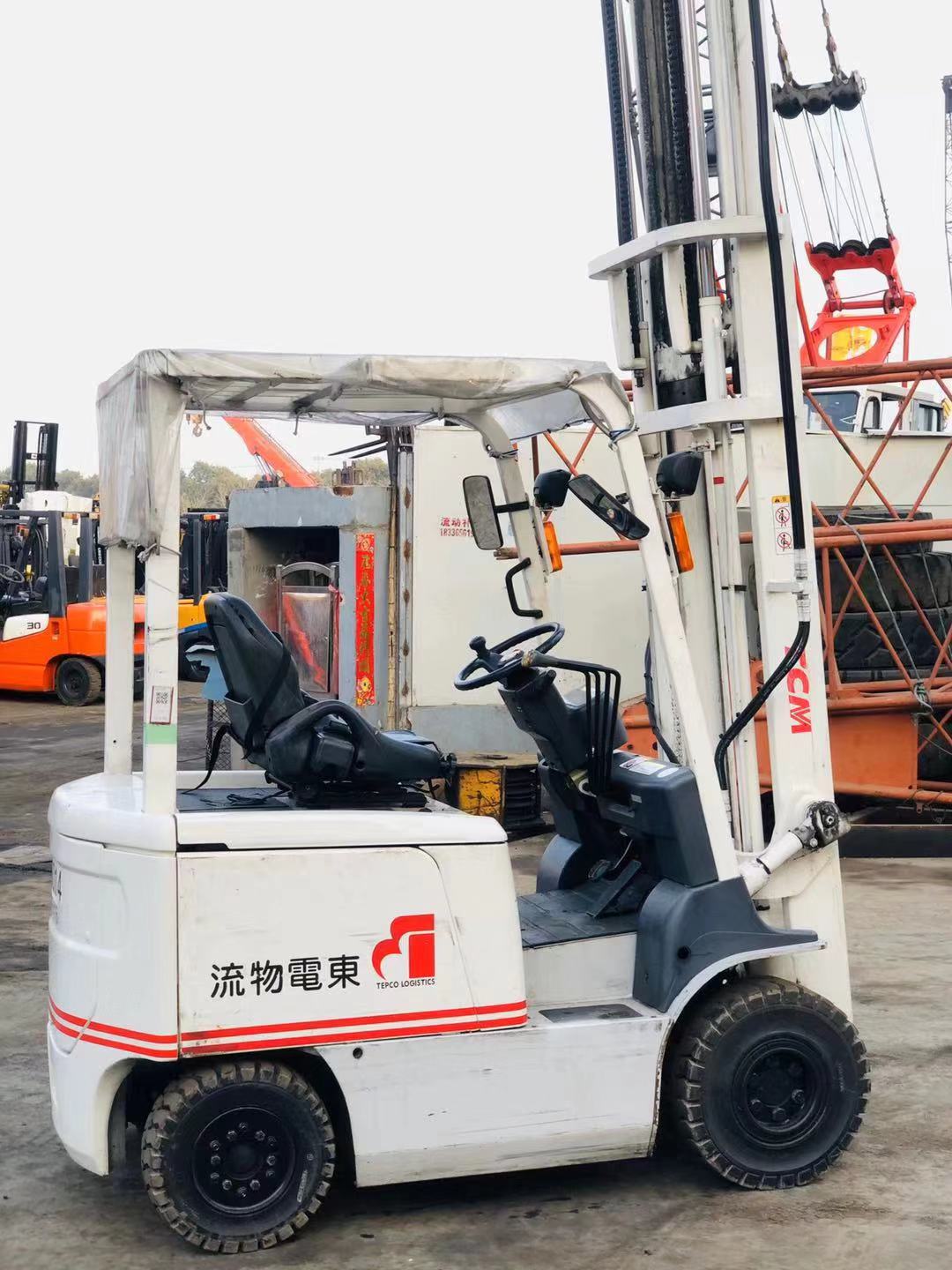 原裝進(jìn)口二手TCM電動(dòng)叉車 2噸4米升高帶調(diào)距叉 車況好